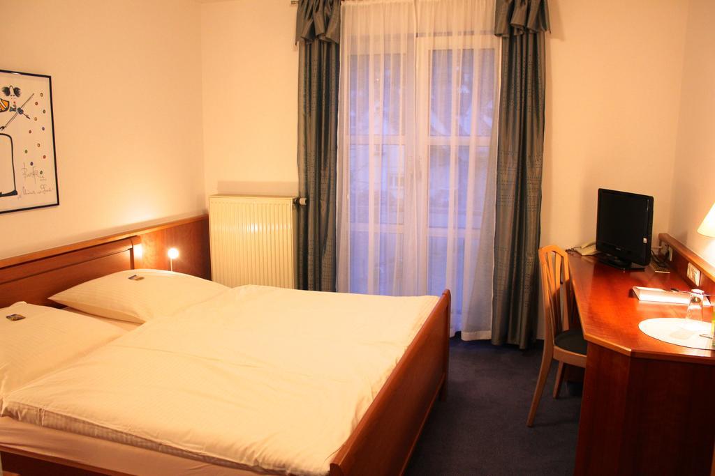 Hotel Gasthaus Bock Reichenbach an der Fils Bilik gambar